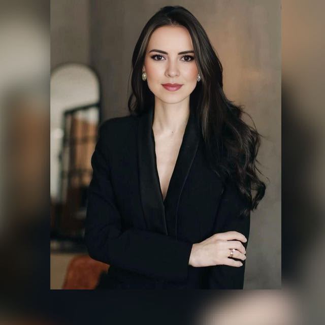 Luciana Vélez Marín